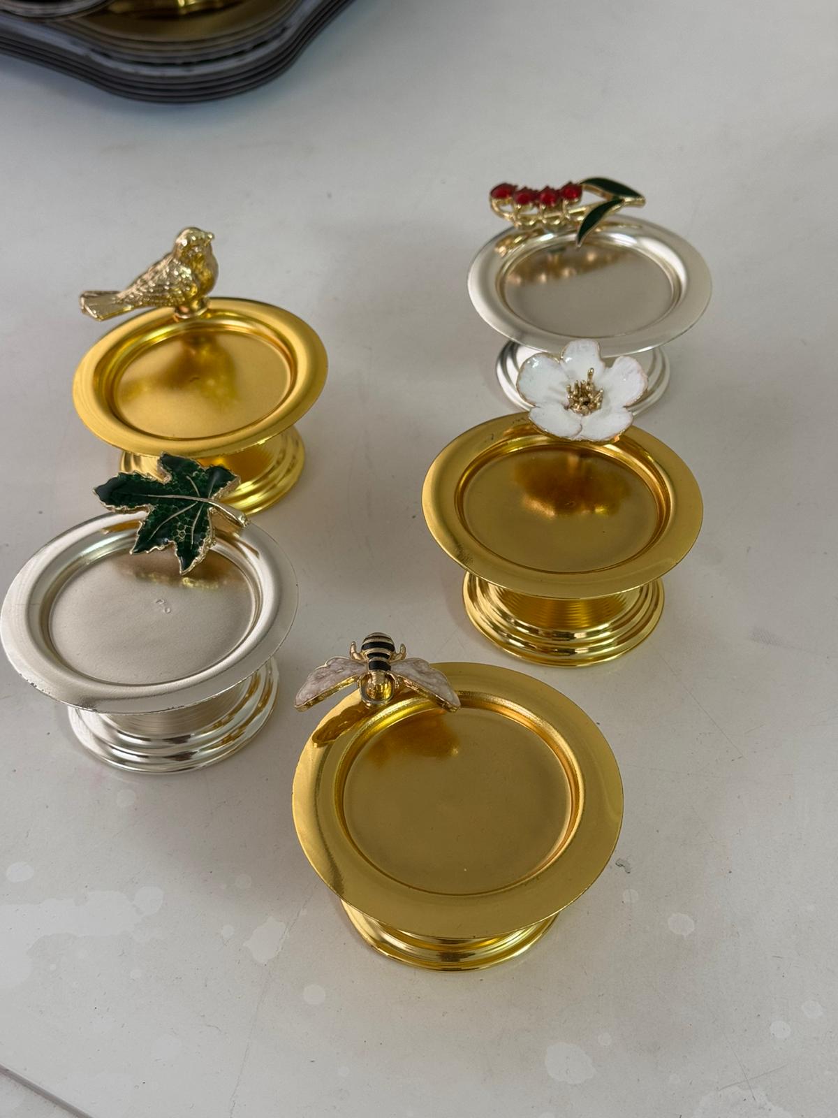 Gold ve gümüş renk metal kaplama